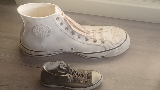 Image 1 of Decorazione promozionale per la vetrina delle sneakers alte USKeds in stile Pop Art.