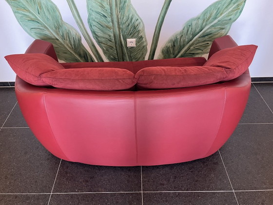 Stijlvole Leolux Vinja 2-zits designbank in koraalrood leer – 2 zitsbanken, Leather (photo 5 of 10)