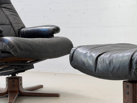 Fauteuil Relax Vintage avec Pouf – Cuir Noir & Bois, Scandinavie, Années 1970 – Leather (photo 14 of 18)