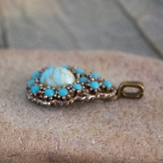 Image 1 of Pendentif vintage en forme de larme, turquoise dans un métal argenté