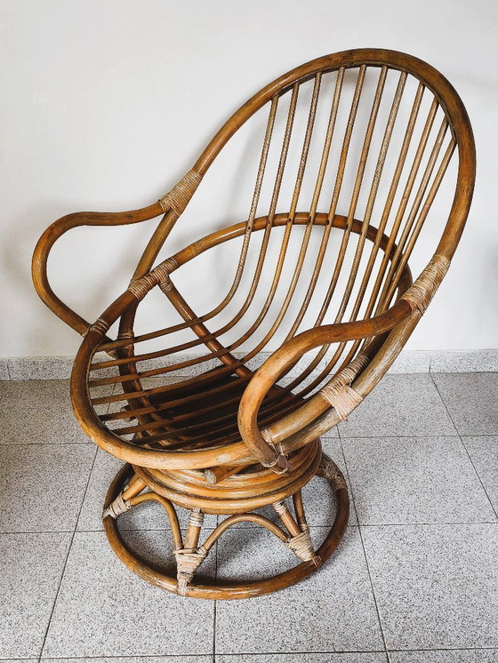 Image 1 of Poltrona girevole vintage in rattan