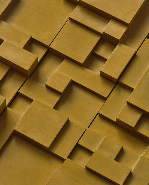 3 brutalistische Wandobjekte