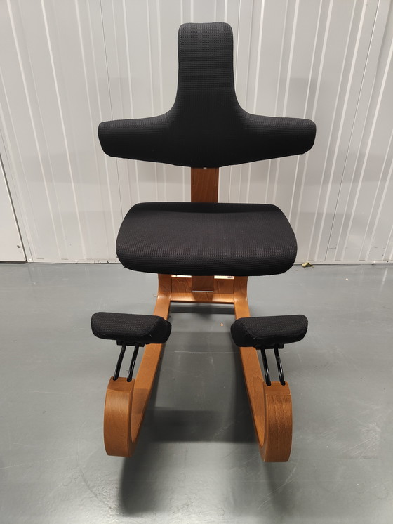 Image 1 of Stokke Varier Thatsit Zwarte bekleding houten frame