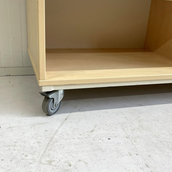 Image 1 of Mobiletto scolastico vintage con scomparti, divisorio per ambienti su ruote, libreria
