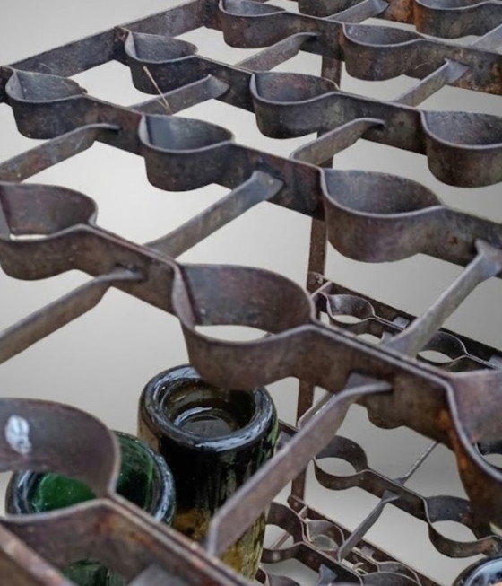 Portabottiglie in metallo rivettato e forgiato scaffale industriale, Ferro, Nero, Rustic (foto 9 di 9)