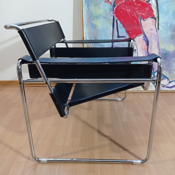 Image 1 of Poltrone Knoll Wassily B3 in pelle nera di Marcel Breuer
