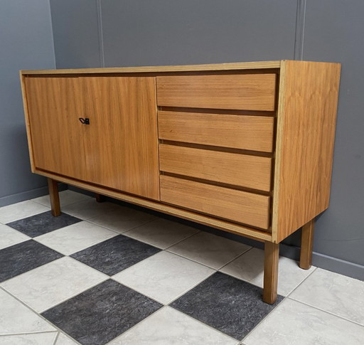 Houten dressoir uit de jaren 70