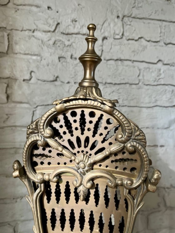 Image 1 of Parascintille in ottone vintage – stile Hollywood Regency, a forma di ventaglio e riccamente decorato