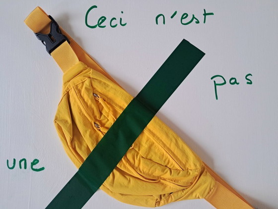 Image 1 of Enzo SAN MARCO - Dit is geen banaan - Canvas van de kunstenaar