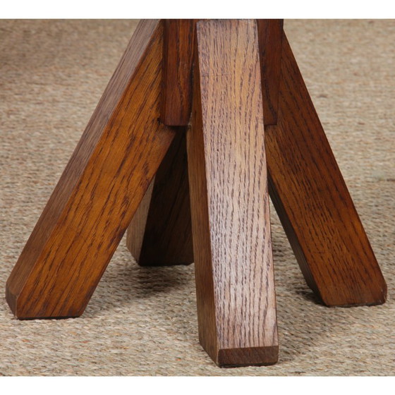 Image 1 of Een paar massief eikenhouten krukken, Frans vakmanschap, 1960