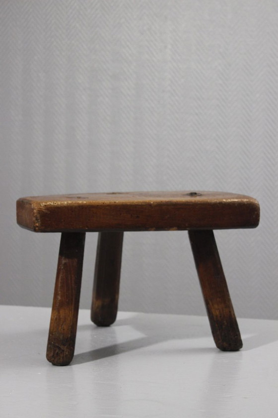 Image 1 of Sgabello da mungitura in legno massello, arte popolare francese, XX secolo
