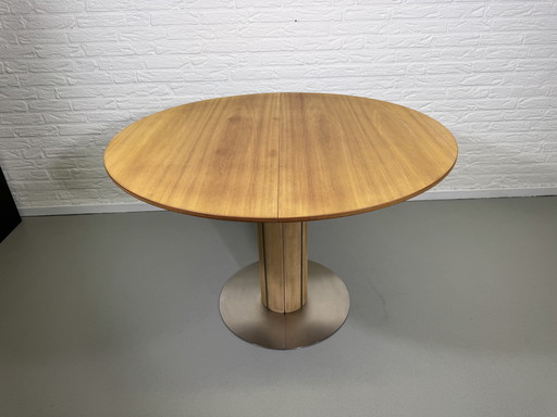 Lasko uitschuifbare design tafel eiken. 