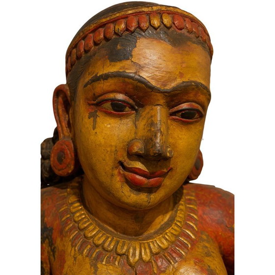 Antike indische polychrome Holztempelfigur – weibliche Begleiterin – Los 191 – Bildhauerei, Wood (photo 11 of 23)