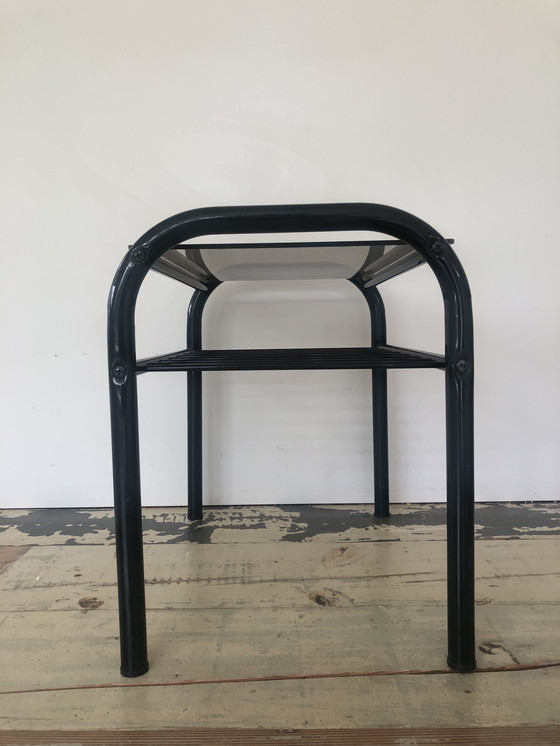 Image 1 of Table d'appoint à cadre tubulaire années 1980