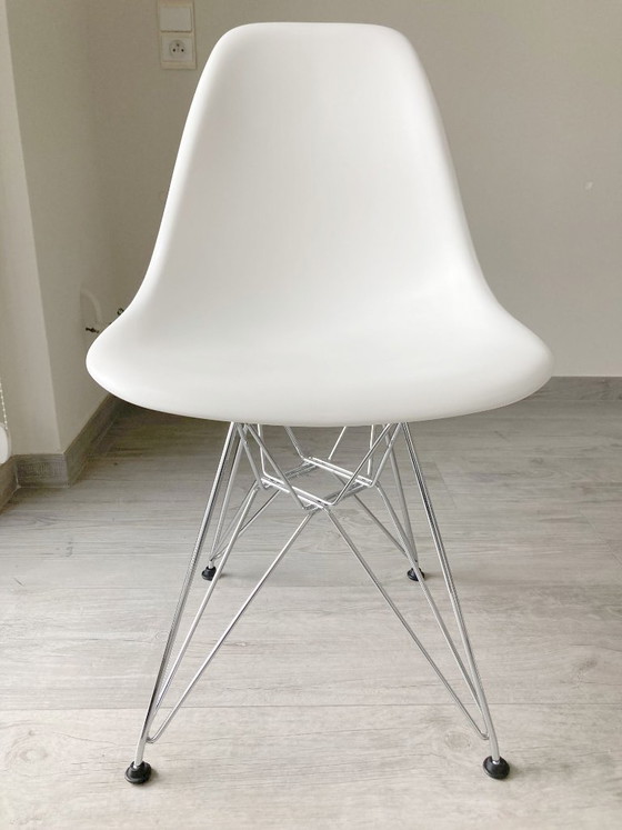 Image 1 of Knoll Saarinen Tulip-Tisch & Vitra Eames DSR-Stühle weiß