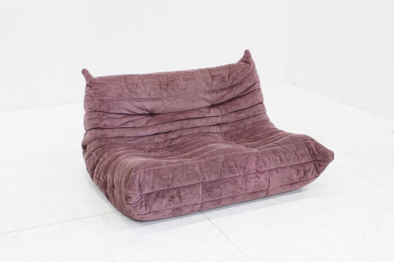 Image 1 of Vintage Togo 2 Sitzer Sofa lila Samt ligne roset Michel Ducaroy