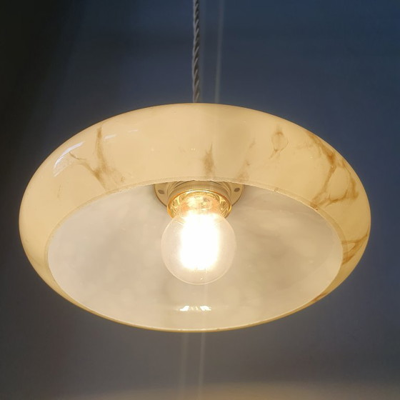 Lampada a sospensione vintage in vetro opalino stile Art Déco. Design Mid Century degli anni '30/'40. (photo 6 of 16)