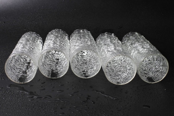 Image 1 of Set di 5 bicchieri vintage con motivo a corteccia / Servizio da tavola in vetro pressato di metà secolo / Italia / Anni '80