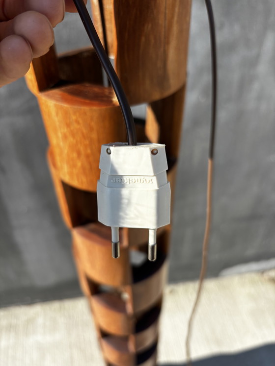 Image 1 of Grote sculpturale lamp in hout – brutalistische stijl