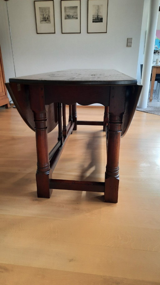 Gateleg table