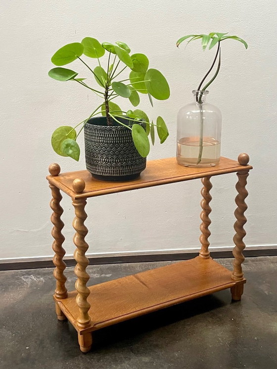 Image 1 of Estantería antigua de madera torneada