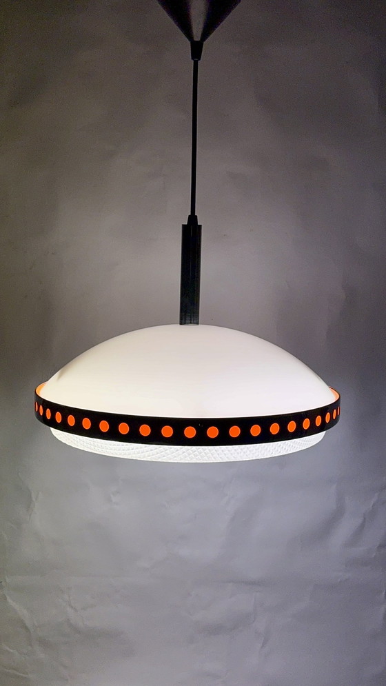 Image 1 of Vintage, enorme UFO-hanglamp – jaren 70, ruimtevaartstijl, oranje design