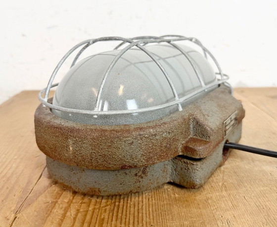 Image 1 of Applique industriale in ghisa grigia di Elektrosvit, anni '60