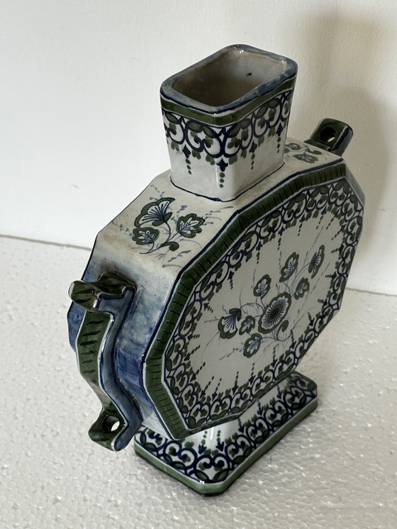 Image 1 of Vaso ottagonale, fine XIX secolo, in stile Delft - marchio non identificato