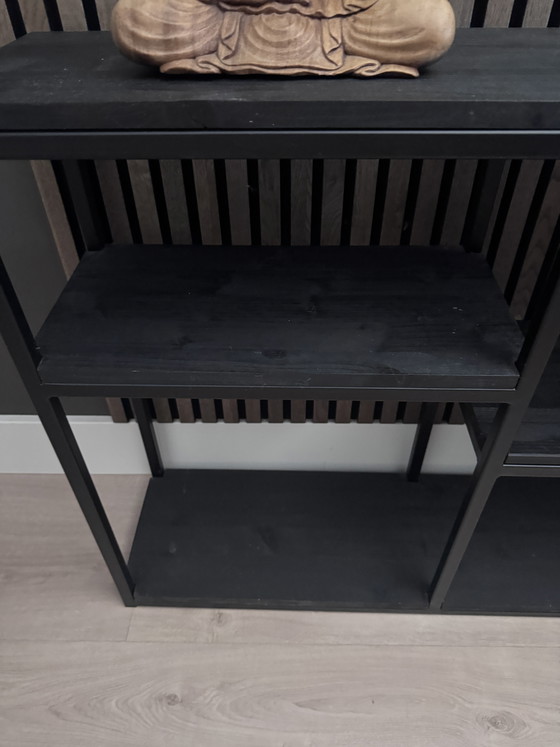 Tavolino laterale in metallo nero e legno – Scaffali a muro, polished steel, Wood (photo 5 of 6)