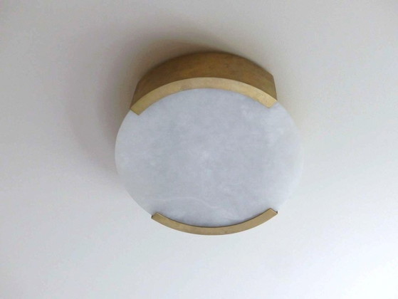Image 1 of Plafonnier " Melange " grand modèle Laiton & Albâtre naturel by VISUAL COMFORT design Kelly Wearstler