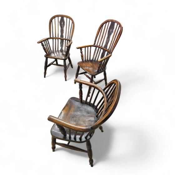 4 x Fauteuil Windsor ancien 2 bas / 2 hauts à dossier à fuseaux en orme / 19ème siècle (photo 10 of 15)