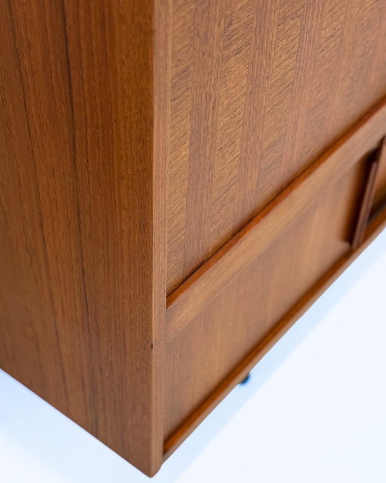 Image 1 of Deense vintage teakhouten dressoir uit de jaren 60 — Professioneel gerestaureerd