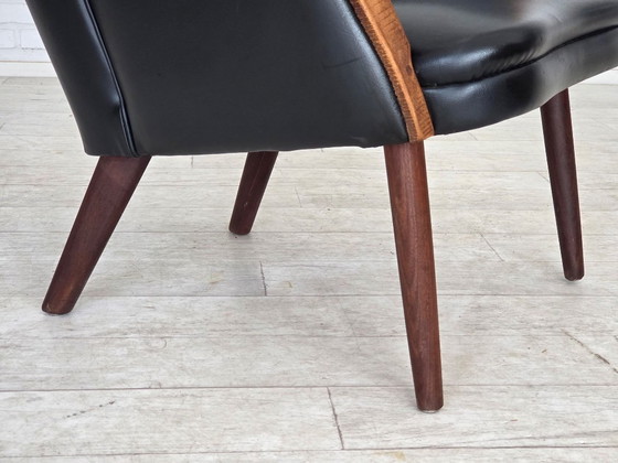Image 1 of Años 70, diseño danés de Svend Skipper, sillón, modelo "Teddy", cuero artificial, madera de teca.