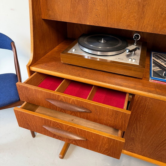 Vintage Sideboard cabinet •Austinsuite UK• – Wood (photo 7 of 15)