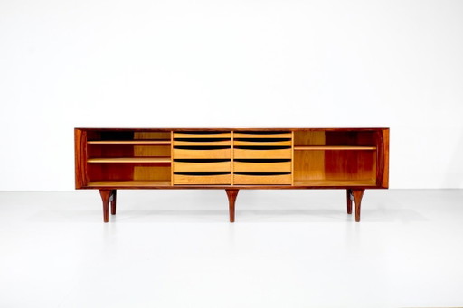 Aparador diseñado por Henning Kjaernulf para Bruno Hansen, Dinamarca, década de 1960. – vitrinekasten, Wood, Vintage
