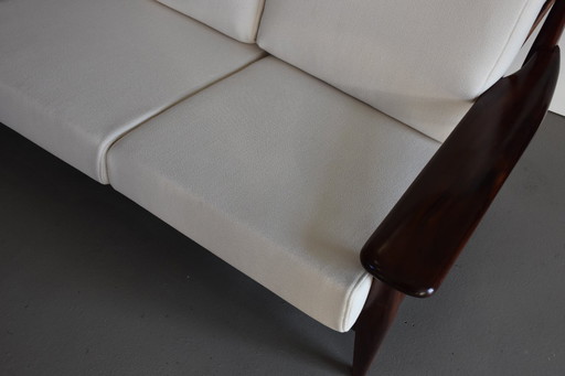 Divano con schienale alto rivestito in stile Mid-Century