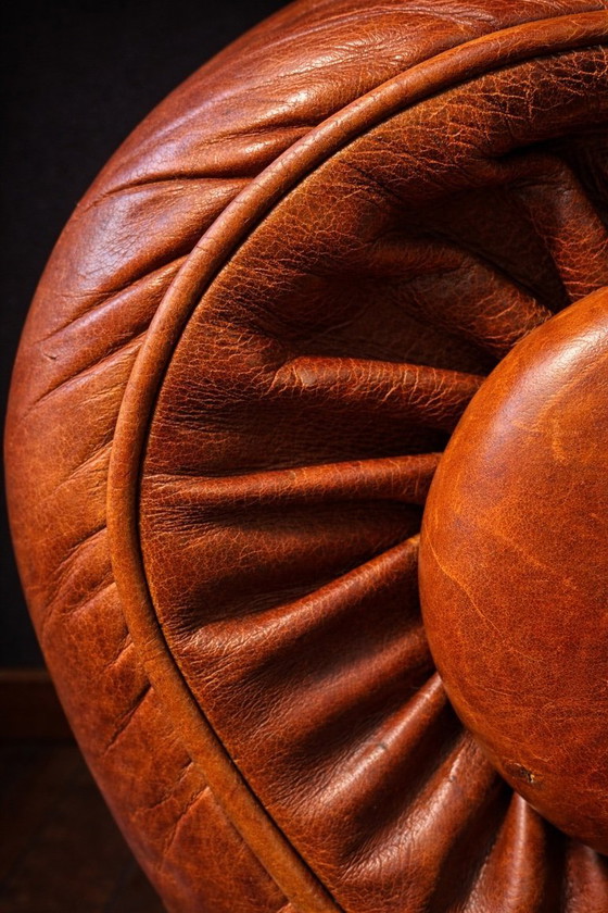 Image 1 of POLTRONA CHESTERFIELD CON POUF IN PELLE PATINA COGNAC