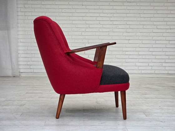 Image 1 of Fauteuil de conception danoise des années 1960, retapissé en laine d'ameublement.