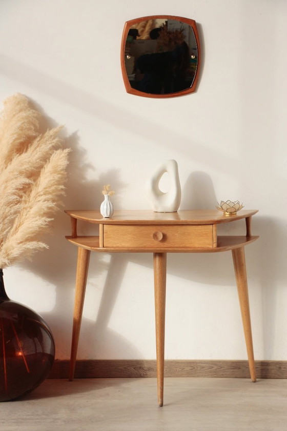 Image 1 of Massief eikenhouten consoletafel met driepootframe – Vintage & gerestaureerd