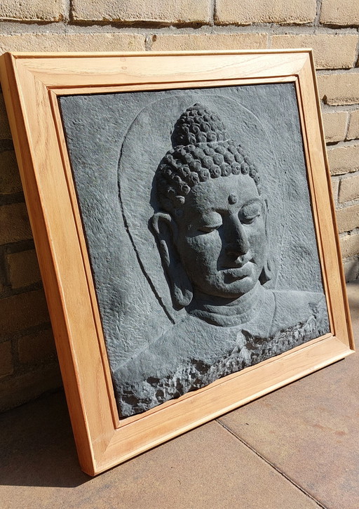 Schöner Buddha im Relief