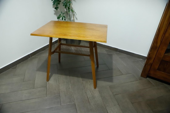 Image 1 of Mesa retro estilo Bruselas con estante tejido rojo – Dřevopodnik Holešov