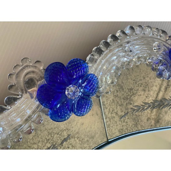 Image 1 of Espejo ovalado veneciano tallado a mano en cristal de Murano, principios del siglo XXI