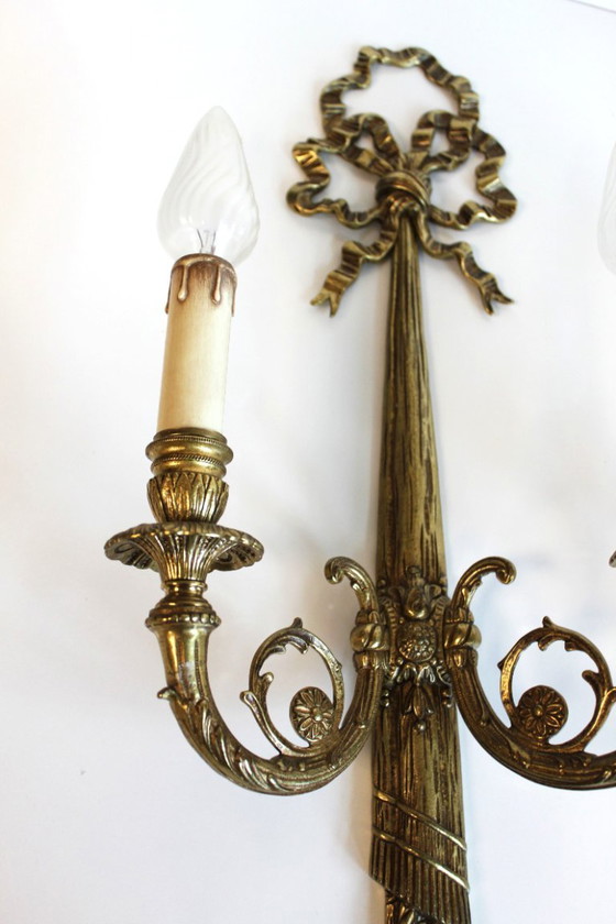 Image 1 of Paire d’appliques murales en bronze doré, Style Louis XVI.