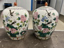 Par de macetas de gemas chinas grandes Famille Rose 32cm