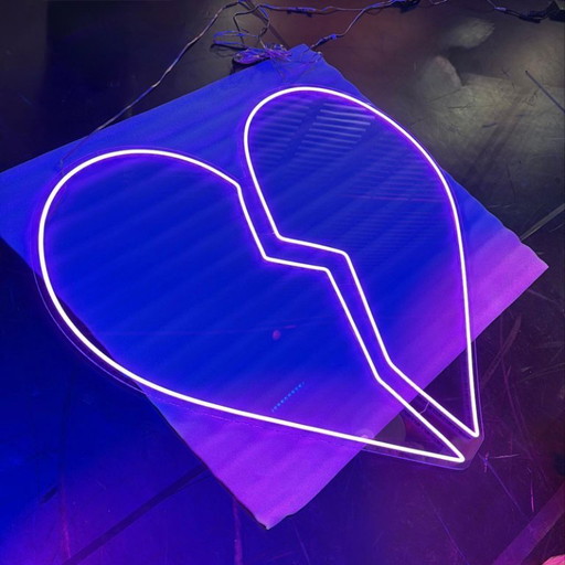 PREMIUM LED-Leuchtschrift - gebrochenes Herz