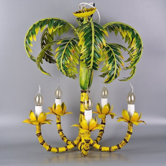 Image 1 of Vintage kroonluchter in palmboomstijl – faux bamboe, metaal, 5 armen – tropisch Hollywood Regency design
