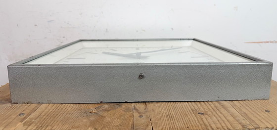 Image 1 of Große graue quadratische Wanduhr von Pragotron, 1970er Jahre