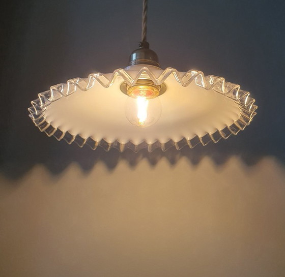 Lampada a sospensione Vintage Francese modello PieCrust - Vetro Opalino Bianco – Lampade a sospensione (photo 8 of 12)