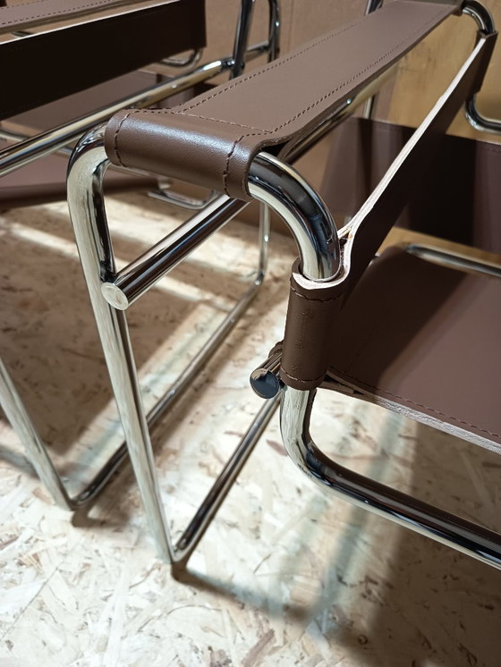 Image 1 of Poltrone Knoll Wassily B3 2 nuove/usate in pelle color noce di Marcel Breuer € 4.400