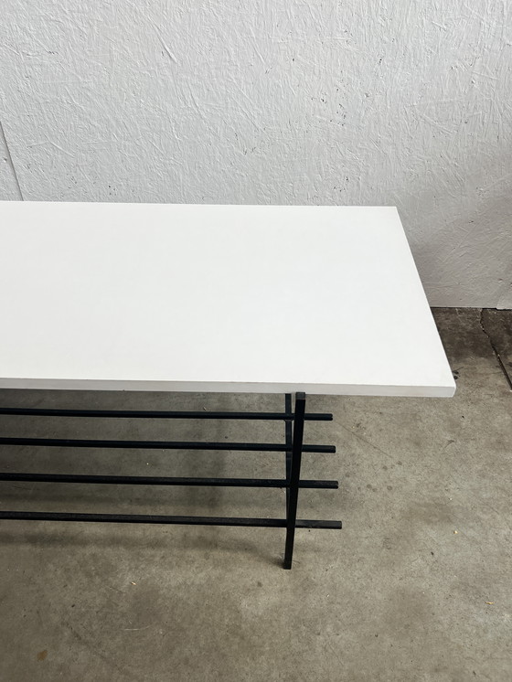 Image 1 of Table basse vintage, plateau en bois blanc sur structure en acier noir. 1970's